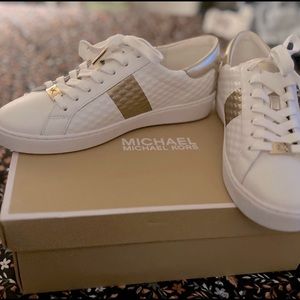 New Michael Kors  Colby White & Gold Leather Embossed Logo Sneakers Size 9
